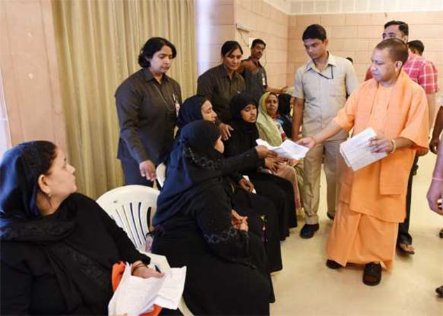 Muslim women meets Adityanath
