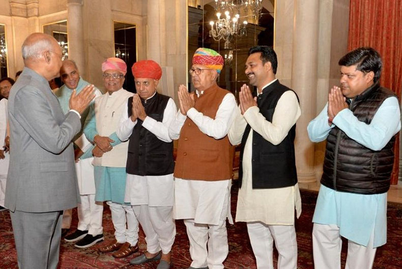 Corona suspect BJP MP Meets Kovind