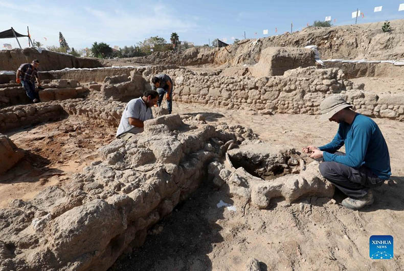 1900 year old building found in Israel