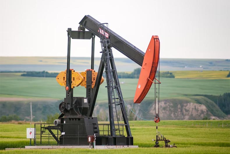 Russia issues decree to ban oil sales to nations adhering to price cap