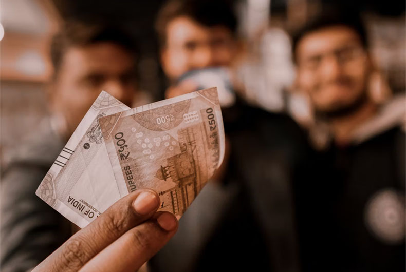 INR v USD