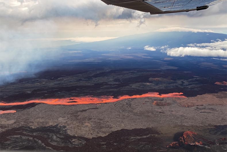Mauna Loa, world's largest volcano in Hawaii, erupts after nearly 4 decades