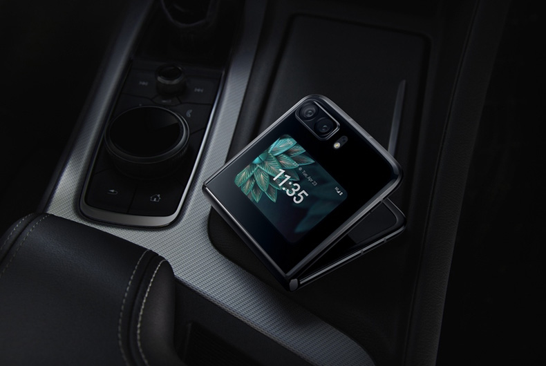 Motorola unpacks 'Moto Razr 2022' - Explore features