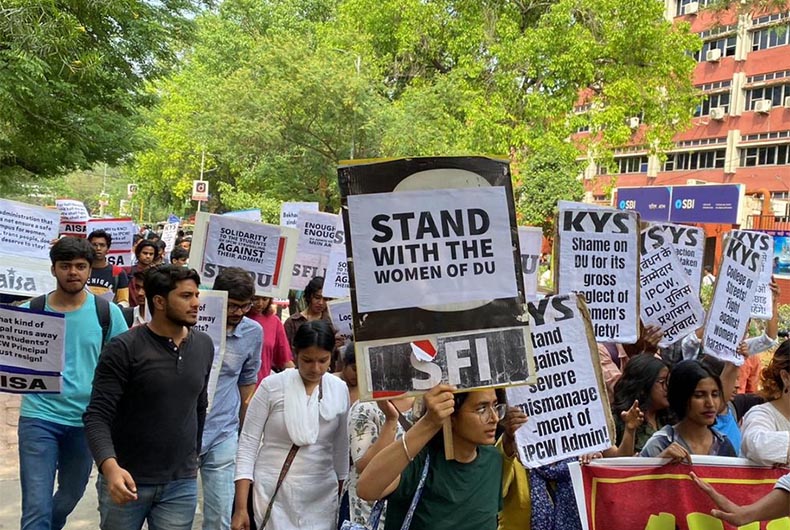 Hostel Curfew: 'Midnight March' by women students of Delhi University