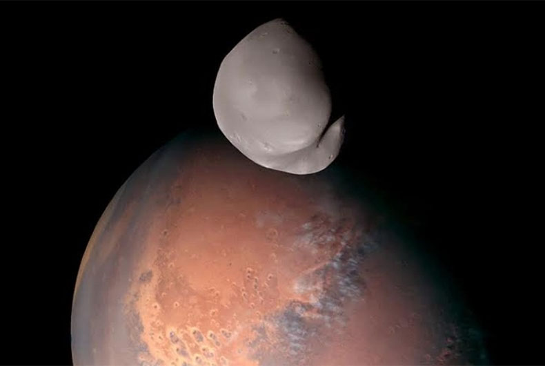 Hope image of mars moon, up close image on deimos, uae mission hope, uae mars mission, mars moon, deimos
