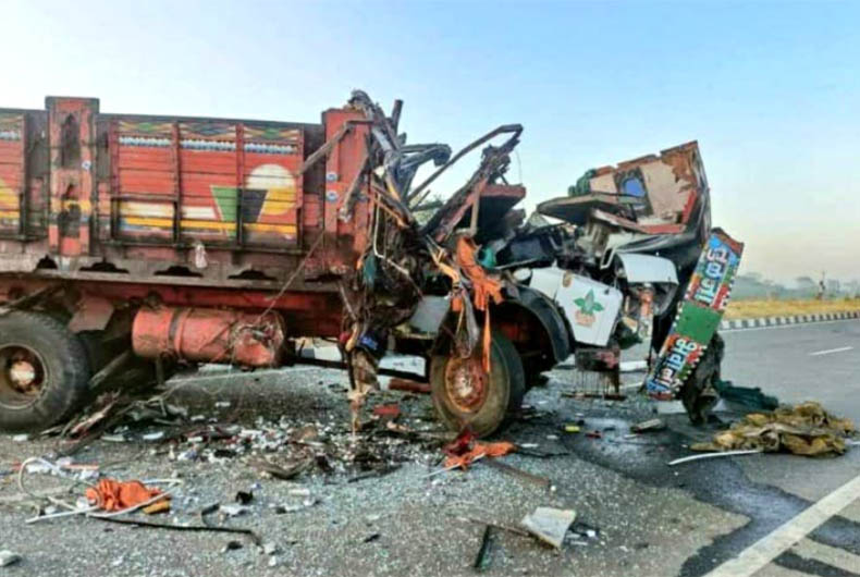 Shirdi bound bus crashes head on with truck near Nashik, 10 killed