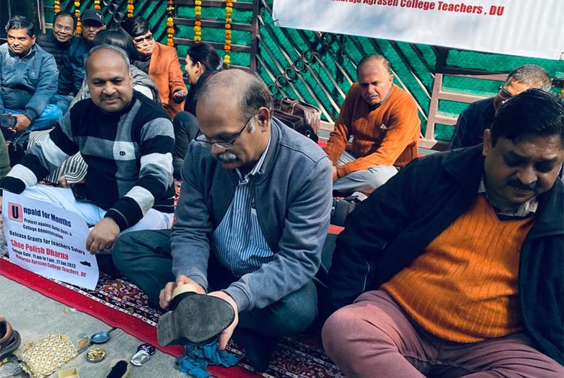 Unpaid Professors polish shoes to express their anger against Delhi Govt