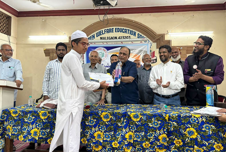 Malegaon NGO adopts 20 students under its “Main Banunga IAS Officer’ campaign