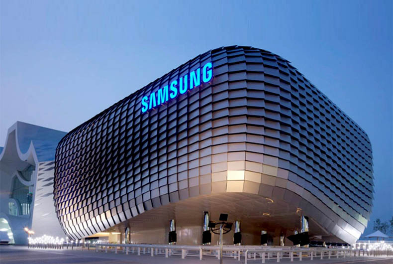 Samsung Q4 profit shrinks, lowest since 2014