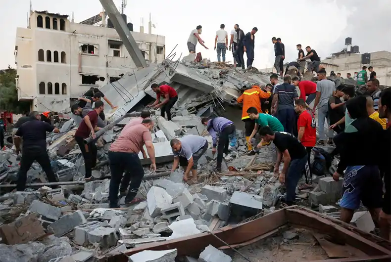 Handcuffs for Vladimir Putin, and flowers to Benjamin Netanyahu?