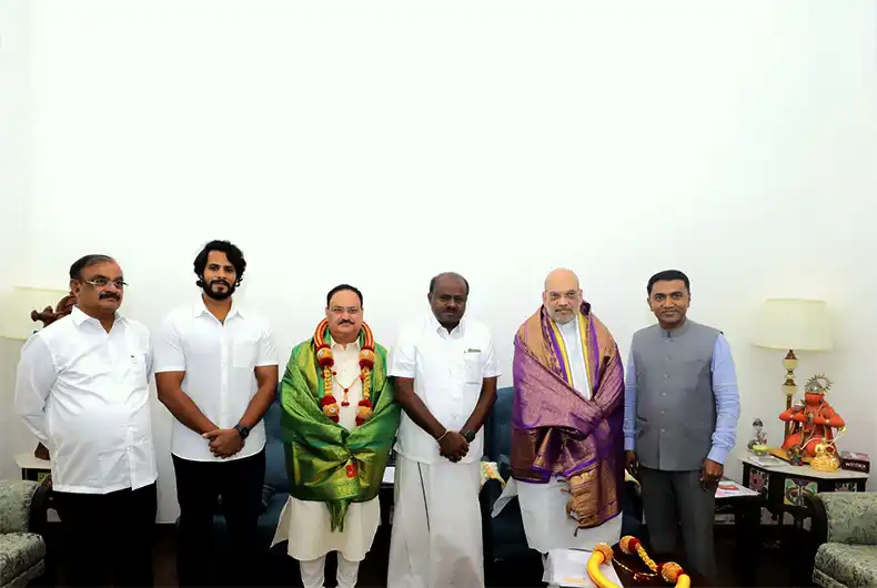 Kumaraswamy moans “lack of support from Muslims” as community leaders desert JD(S)