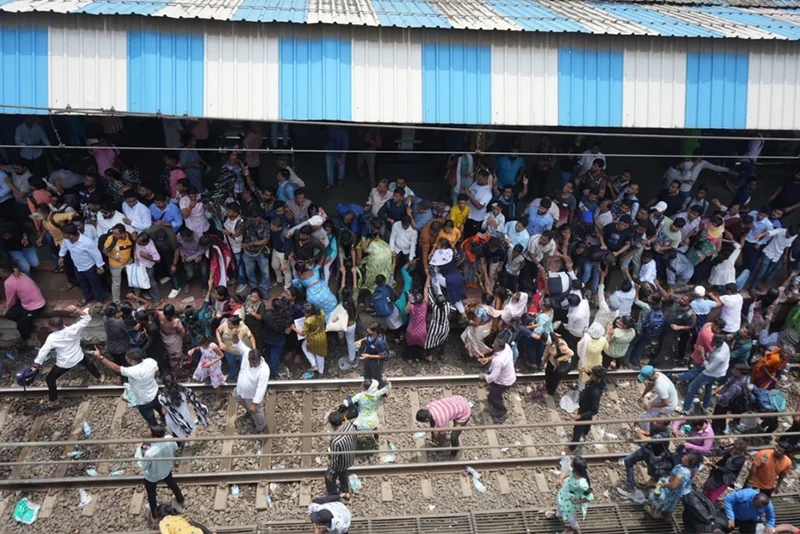 Massive protest after two minors sexually assaulted in Maharashtra school