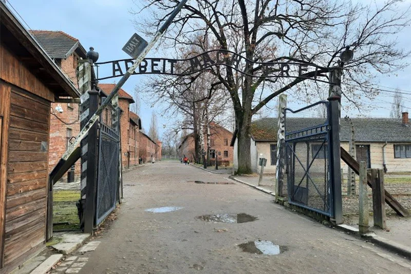 Netanyahu skips trip to Poland fearing arrest