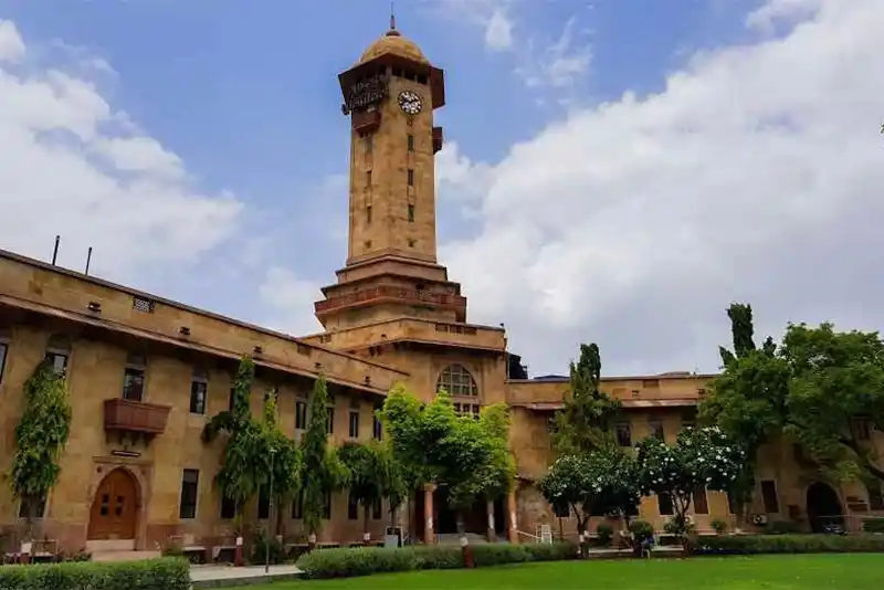 Watch: Foreign students offering Taraweeh attacked in Gujarat University Hostel