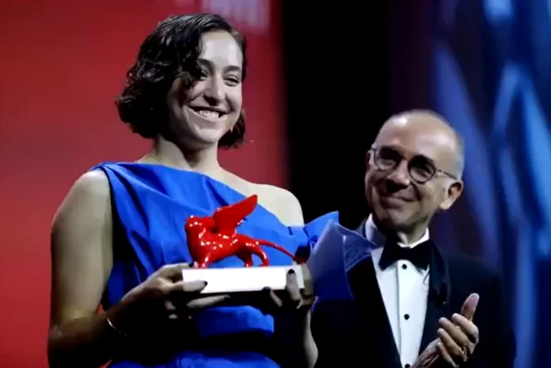 Watch: Jewish American Filmmaker dedicates Venice award to Palestinians
