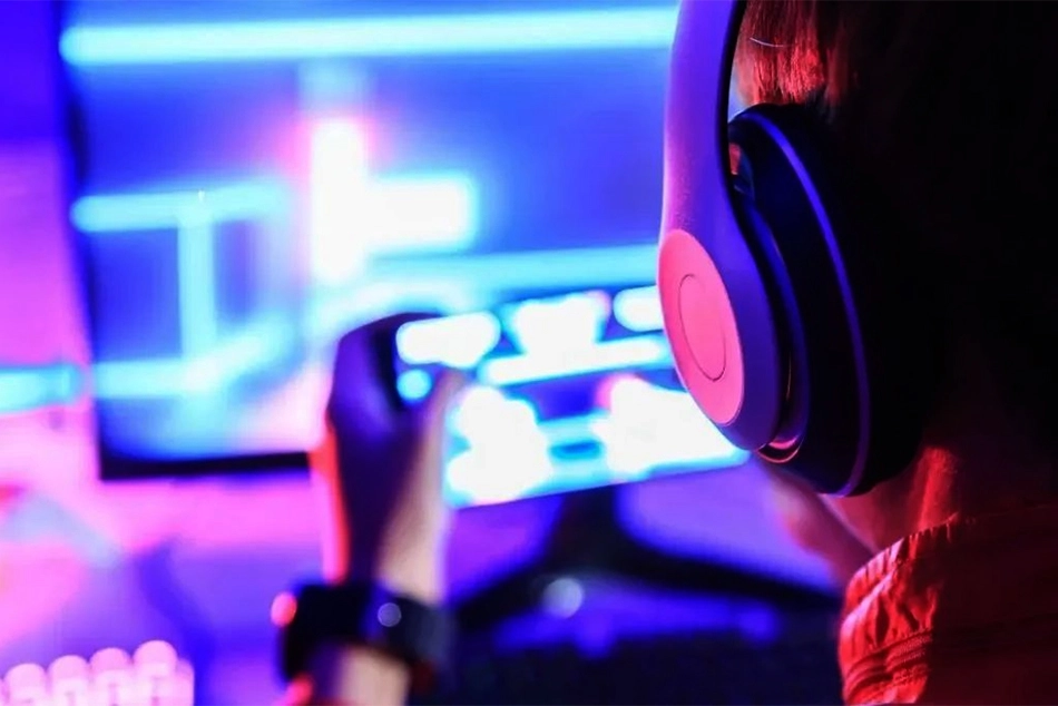 India bans online money games, apps