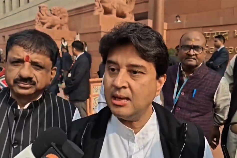 “Not Mandatory”: Minister clarifies after Sanchar Saathi sparks row