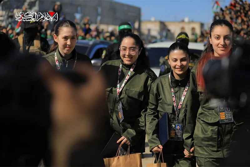 Pictures: 200 Palestinians, 04 Israeli soldiers released in exchange deal