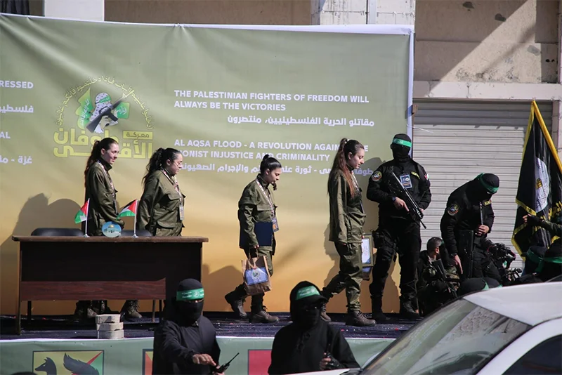 Pictures: 200 Palestinians, 04 Israeli soldiers released in exchange deal