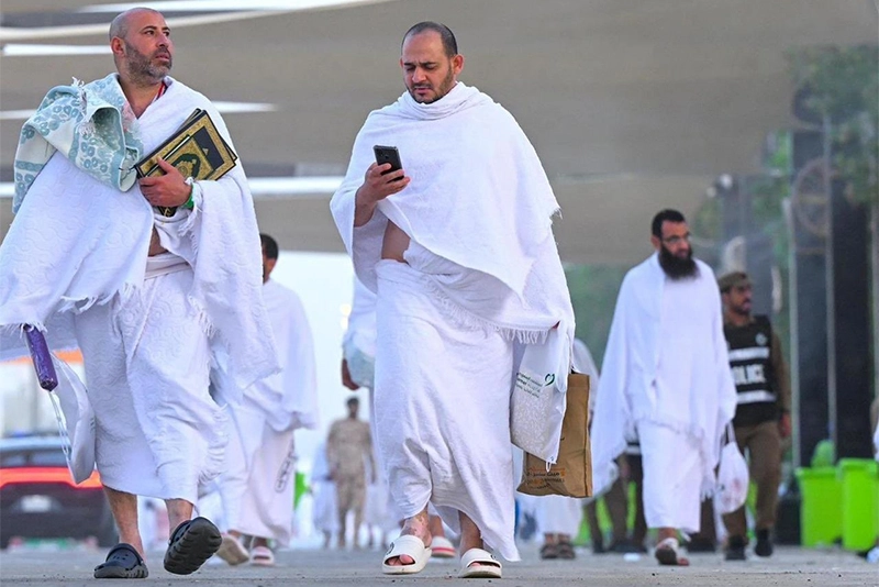 Hajj 2025 Live: Pilgrims on their way to Arafat