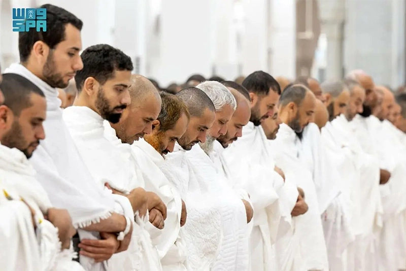Hajj 2025 Live: Pilgrims on their way to Arafat