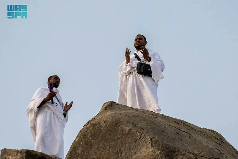 Hajj 2025 Live: Pilgrims on their way to Arafat
