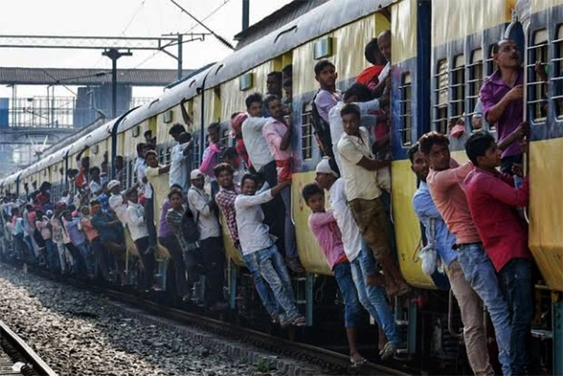 5 dead in Mumbai Local Train accident