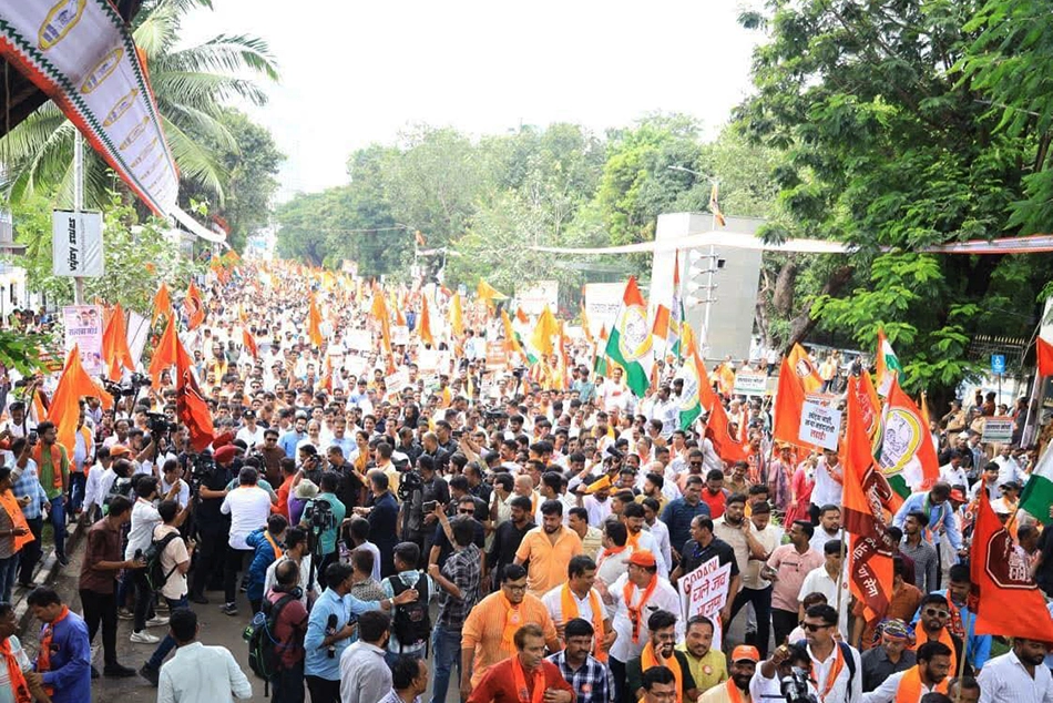 In Pictures: Thousands join 'Satyacha Morcha' in Mumbai against 'Vote Chori'