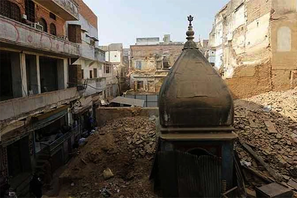 Demolition of Temples: Aurangzeb vs Modi