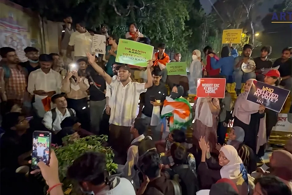 Bouquets and Brickbats Pouring in for CJP Protests