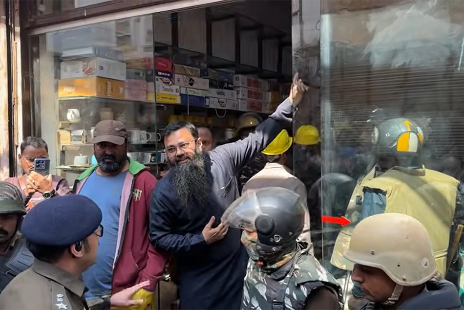 In Pictures: Setting Own Home on Fire, Cries of People as Dalmandi Bulldozed