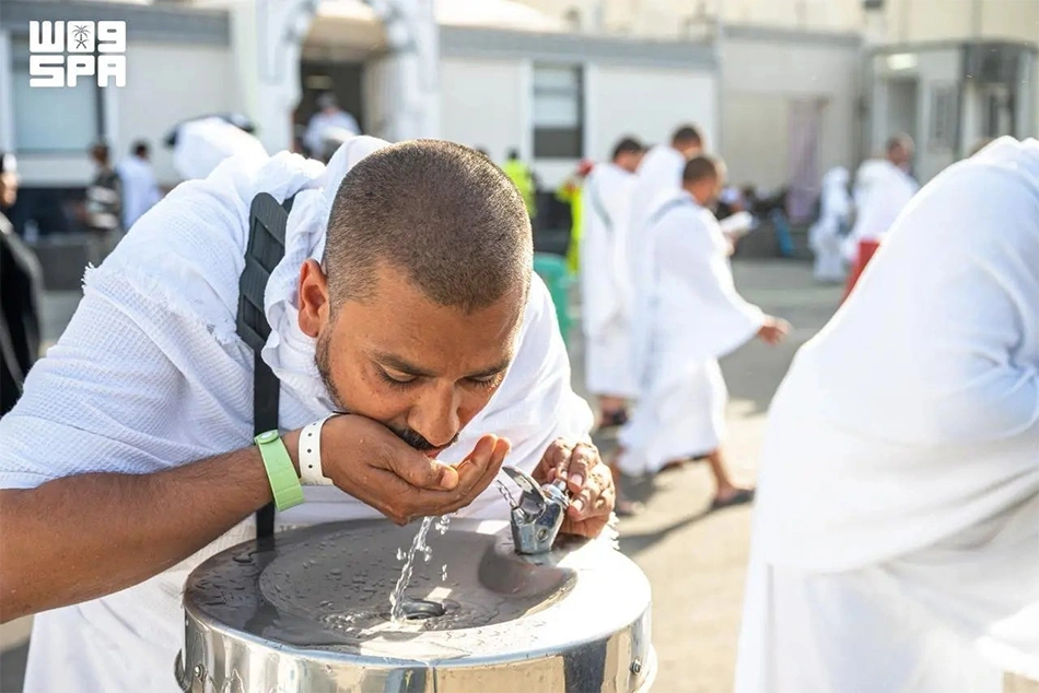 Hajj 2026 Live: Chanting Labbaik, Pilgrims march to Arafat