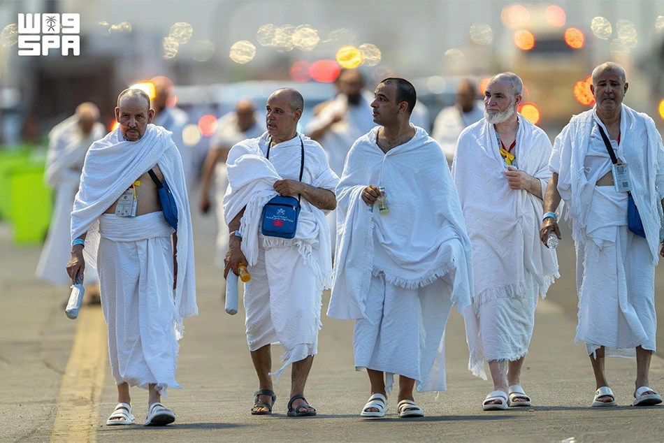 Hajj 2026 Live: Chanting Labbaik, Pilgrims march to Arafat