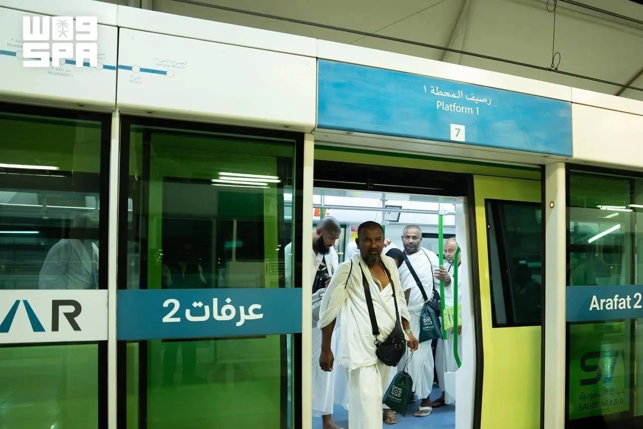 Hajj 2026 Live: Arafat Reverberates with Labbaik as Pilgrims wait for Haj Sermon