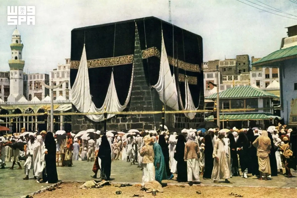 When Cameras Captured First Color Photos of Makkah Grand Mosque